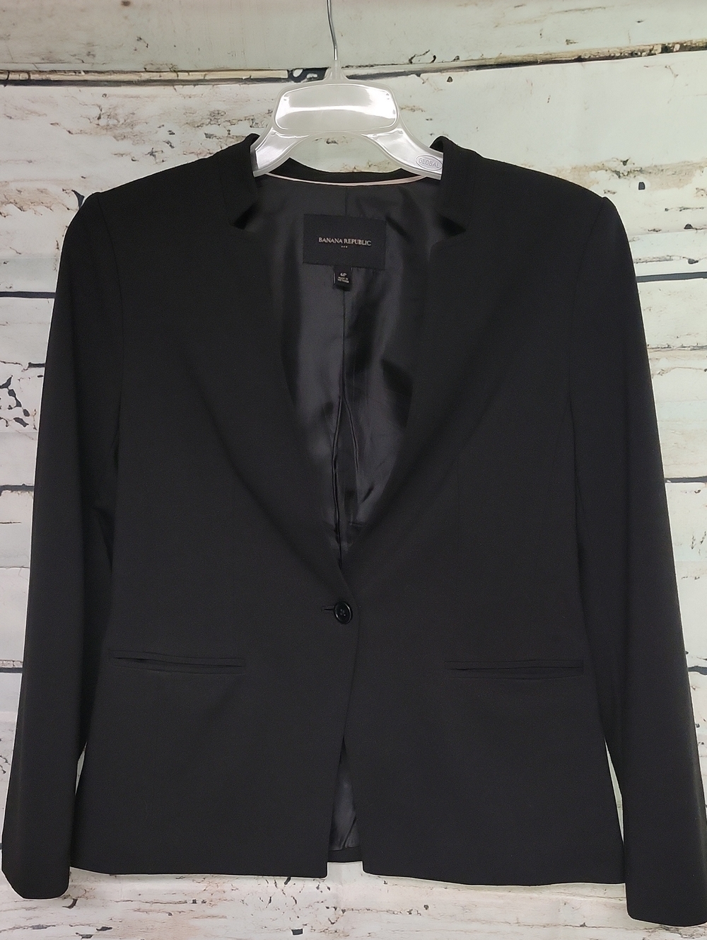 Banana Republic Black Tailored Blazer Size 6P Quiet Luxury Career Chic Workwear
